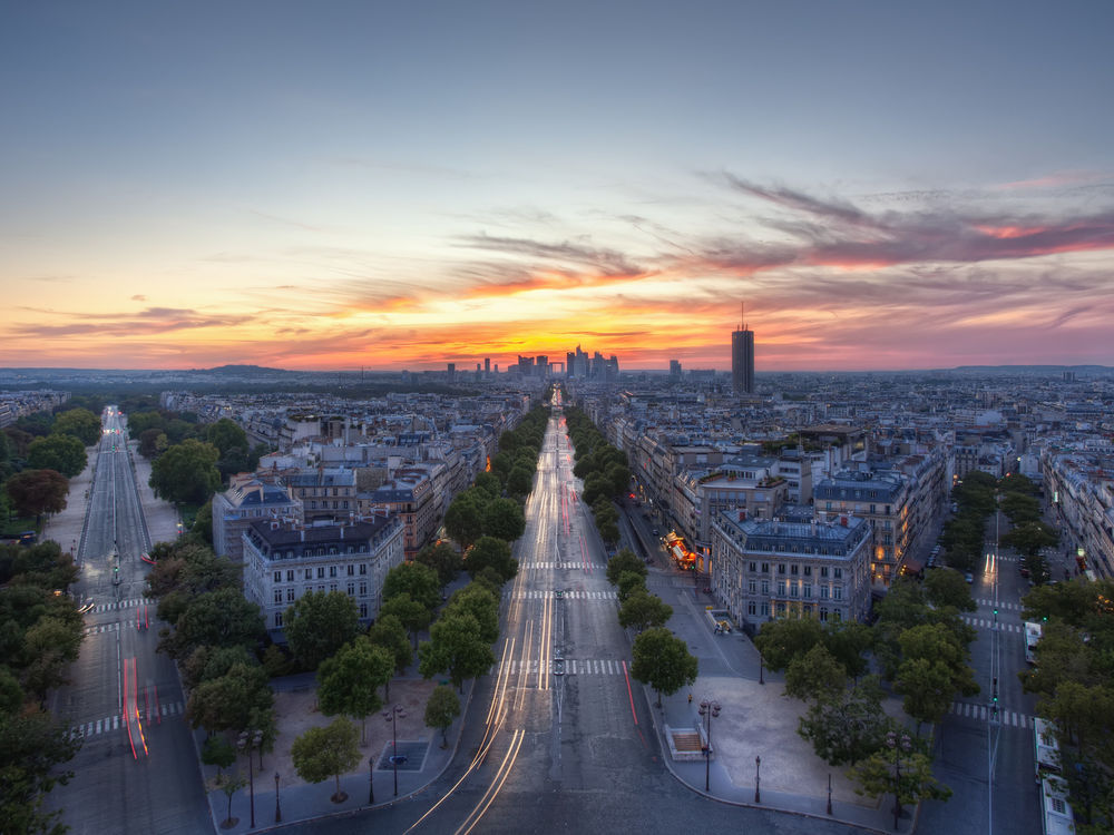 Обои для рабочего стола Улицы Парижа на фоне утренней зари / Paris, France