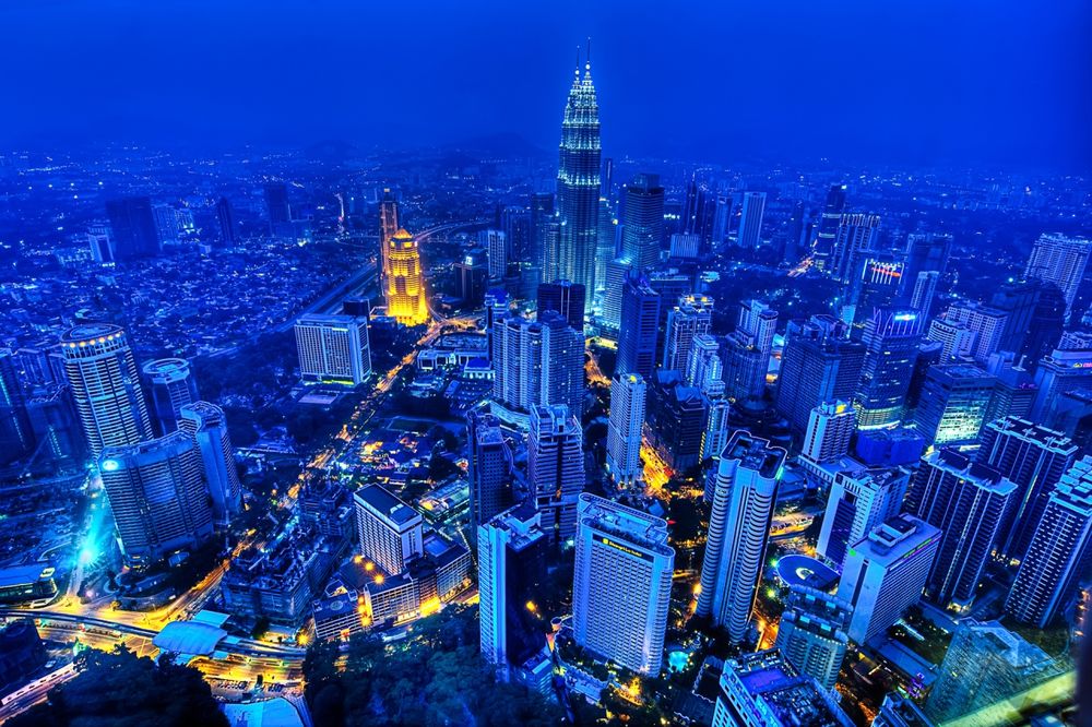 Обои для рабочего стола Ночной город в Малайзии / Malaysia