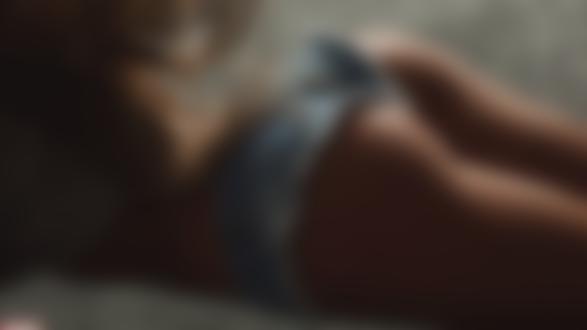Обои на рабочий стол Девушка в шортиках - стрингах, фотограф Marvin
