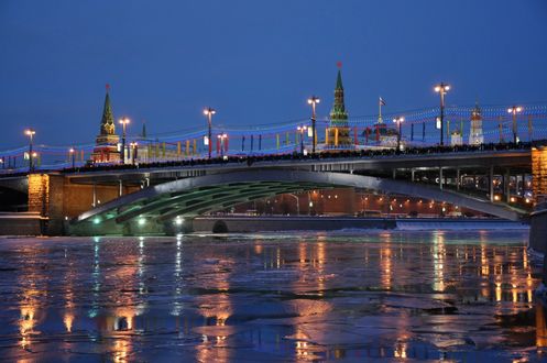 Обои на рабочий стол Мост в ночном городе Москва, Россия / Moscow, Russia