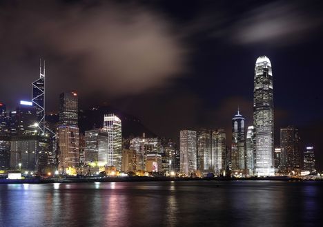 Обои на рабочий стол Небоскребы в ночном Гонконге / Hong Kong, Китай / China