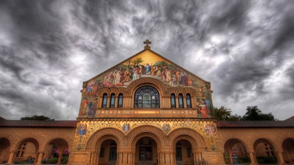Обои на рабочий стол Английская церковь на фоне хмурого неба / Stanford Church