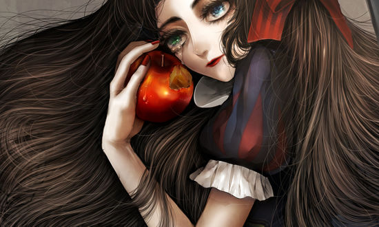 Обои на рабочий стол Плачущая Snow White / Белоснежка из сказки Snow White and the Seven Dwarfs / Белоснежка и семь гномов с надкусанным яблоком в руке