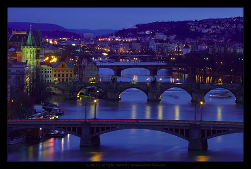 Обои на рабочий стол Мосты на река Втлава, Прага, Чехия / Vltava, Prague, Czech Republic на фоне ночного неба, автор Вадим Балакин