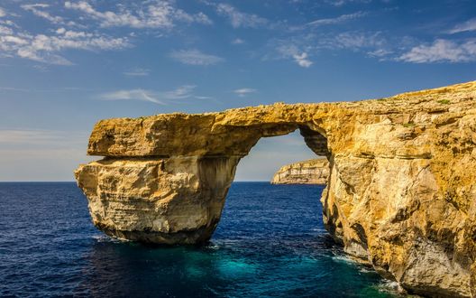 Обои на рабочий стол Лазурное окно / The Azure Window, расположено на острове Гоцо / Gozo в Средиземном море / Mediterranean Sea, Мальта / Malta