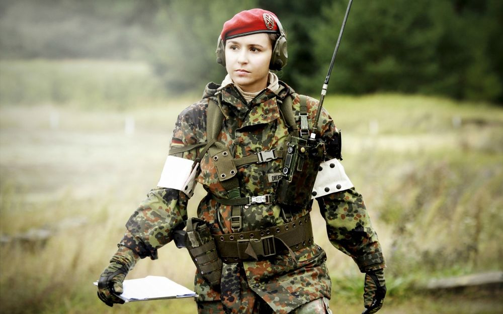 Красивые девушки, служащие в армии (104 ФОТО)