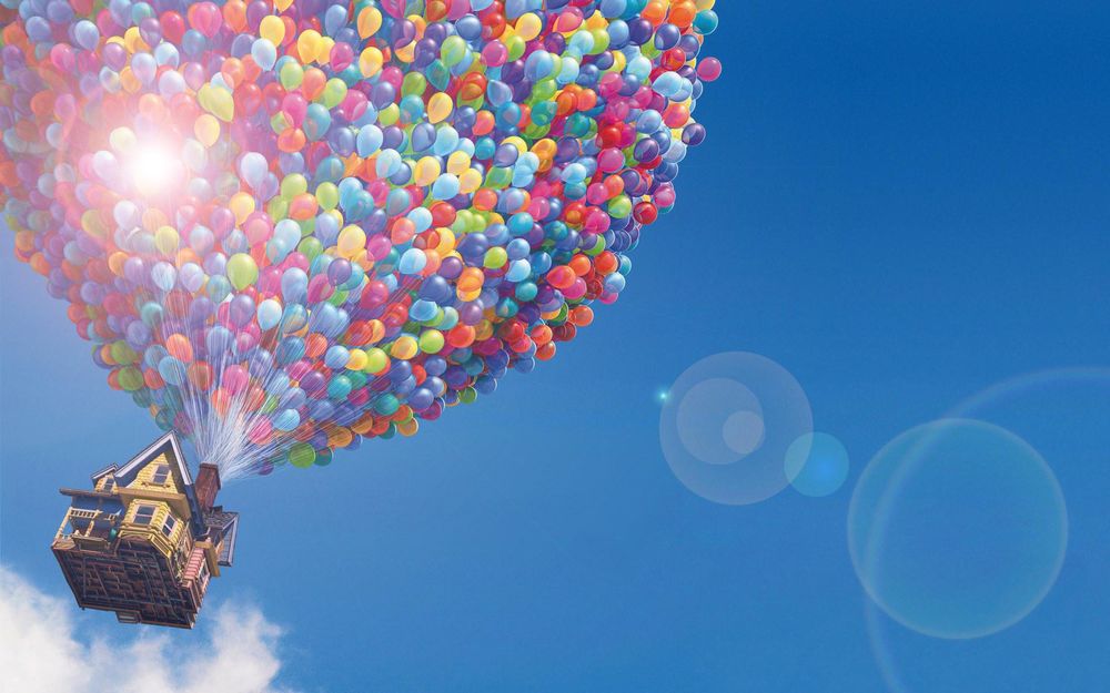 Обои для рабочего стола Сказочный домик поднимается в небо, на разноцветных воздушных шарах