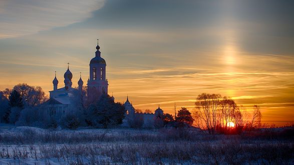 Красивое фото церкви на фоне природы