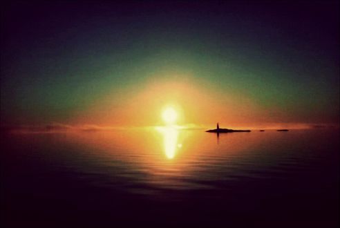 Обои на рабочий стол Закат над водой