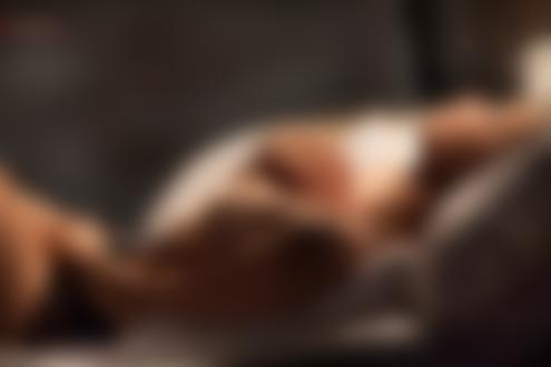 Обои для рабочего стола Полуобнаженная девушка, фотограф Lelyak Konstantin