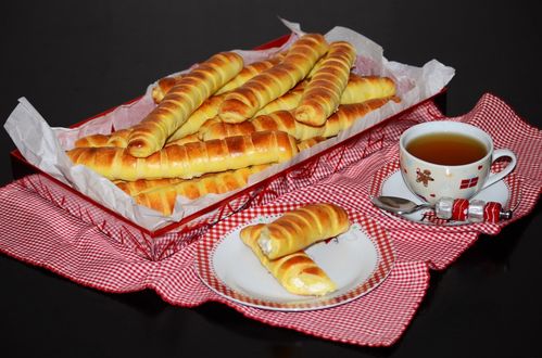 Обои на рабочий стол Слойки с чаем