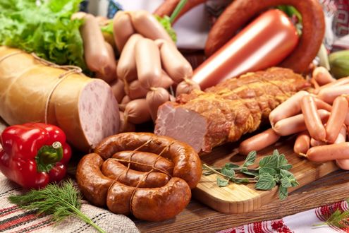 Обои на рабочий стол Мясные деликатесы с овощами