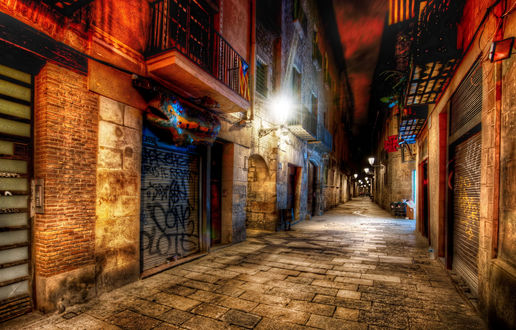 Обои на рабочий стол Ночная улочка Барселоны, Испания / Barcelona, Spain