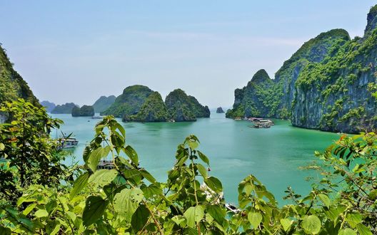 Обои на рабочий стол Изумрудная бухта во Вьетнаме / Vietnam