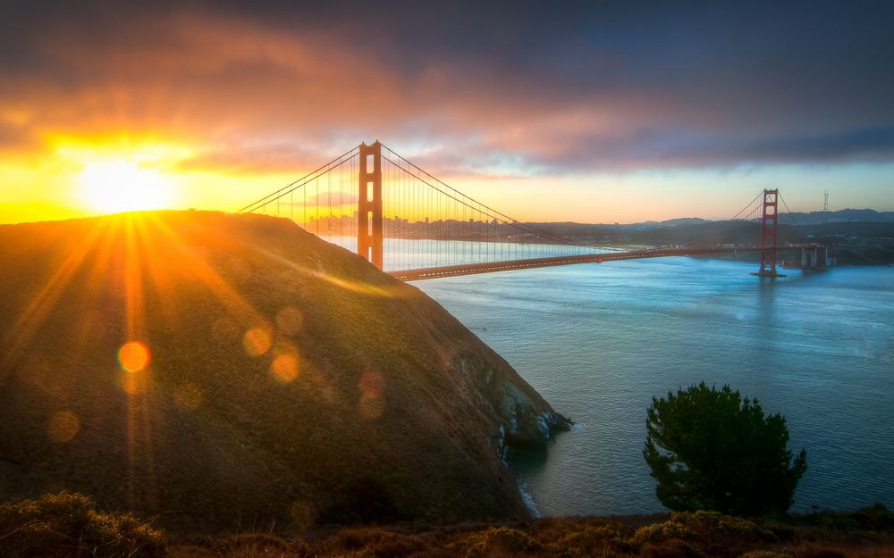 Обои для рабочего стола Мост Золотые Ворота в Сан-Франциско, США / The Golden Gate bridge in San Francisco, USA, на рассвете