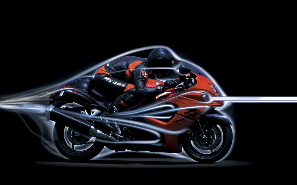 Обои для рабочего стола Гонщик мчится на мотоцикле Suzuki GSX 1300 в неоновой подсветке