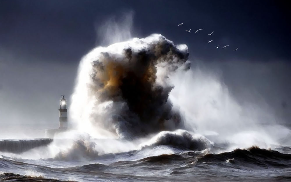 Обои для рабочего стола Огромная волна во время шторма у берега, на котором расположен маяк