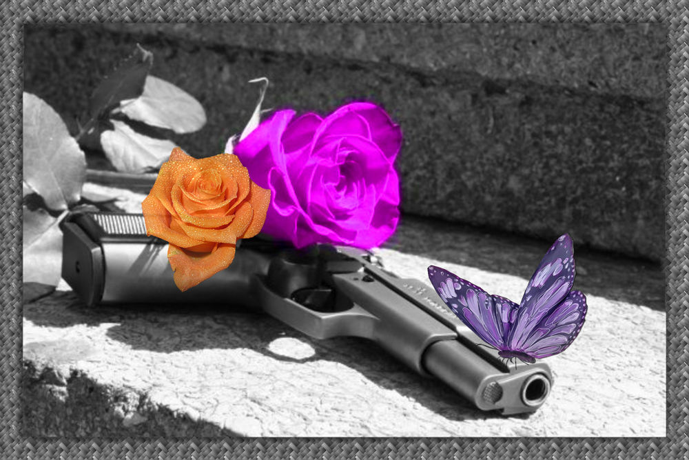 Обои для рабочего стола Конец войне. На пистолете лежат розы и сидит бабочка