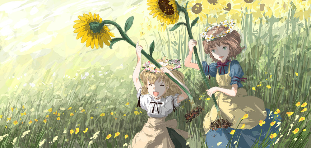Обои для рабочего стола Две девочки с подсолнухами в руках радостно бегут по траве