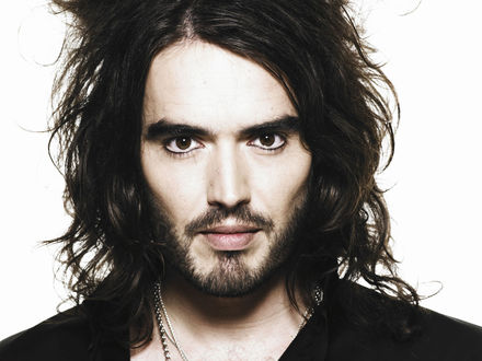 Обои на рабочий стол Рассел Эдвард Бренд / Russell Edward Brand/ — английский юморист, стендап-комик, актер, публицист, писатель, теле- и радиоведущий