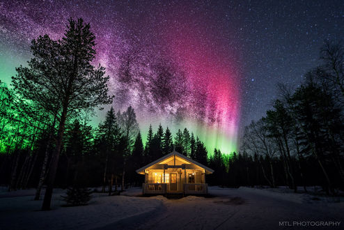 Обои на рабочий стол Северное сияние над домом, by M. T. L Photography