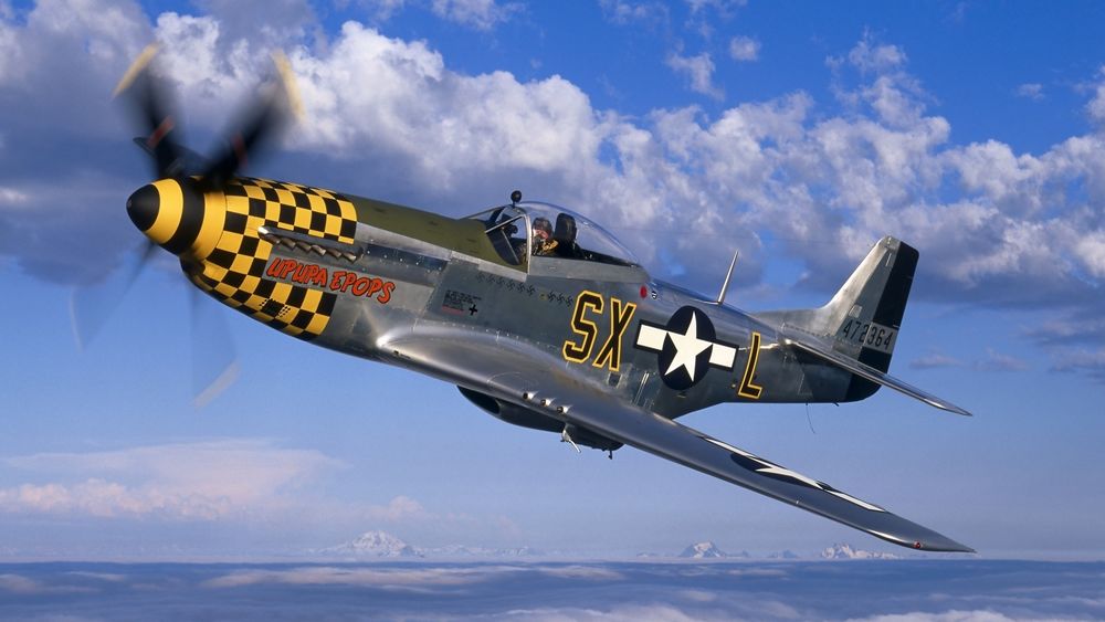 Обои для рабочего стола Один из лучших истребителей военных лет P-51 ВВС США