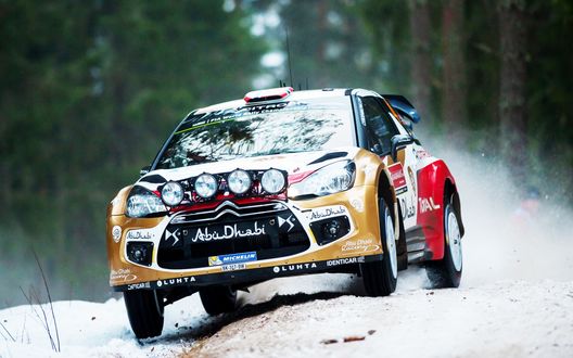 Обои на рабочий стол Авто Citroen-ds3-rally-wrc-ralli-на зимней трассе
