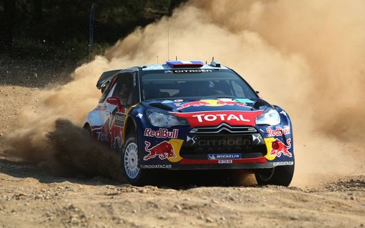 Обои на рабочий стол Авто Citroen-ds3-rally-wrc-ralli-в клубах пыли