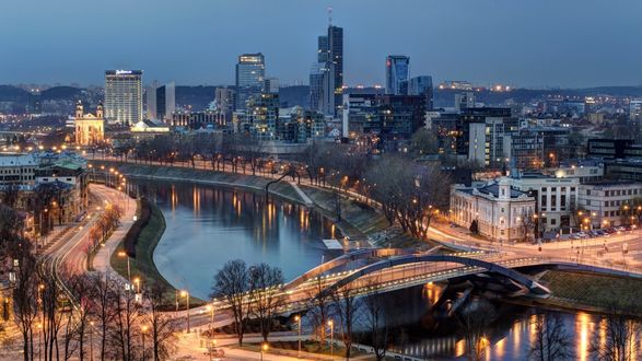 Обои на рабочий стол Огни Большого города. Вильнюс. Литва
