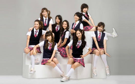 Обои на рабочий стол Girls generation, k-pop, азиатки в школьной форме позируют на сером фоне, Южная Корея