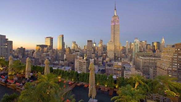 Обои на рабочий стол Летнее кафе с видом на Нью-Йорк / New York, США / USA
