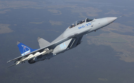 Обои на рабочий стол Самолет МиГ-35 в небе
