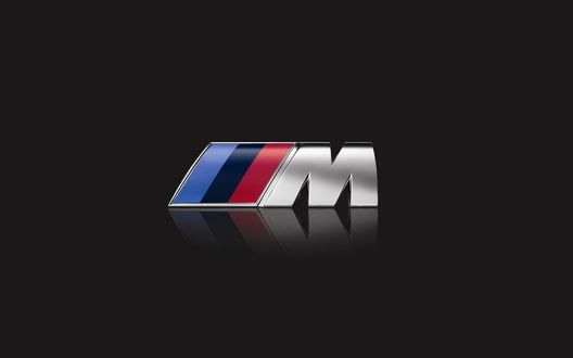 Обои на рабочий стол Значок фмирмы BMW M-серии на темном фоне