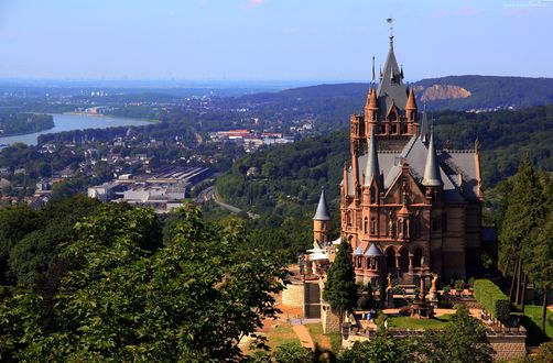 Обои на рабочий стол Замок Драхенбург / Schloss Drachenburg/— замок на юге земли Северный Рейн — Вестфалия (Германия)