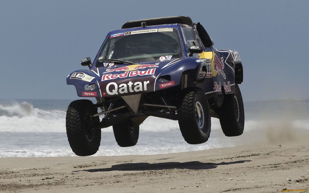 Обои для рабочего стола Red Bull в Катаре мчится по берегу моря