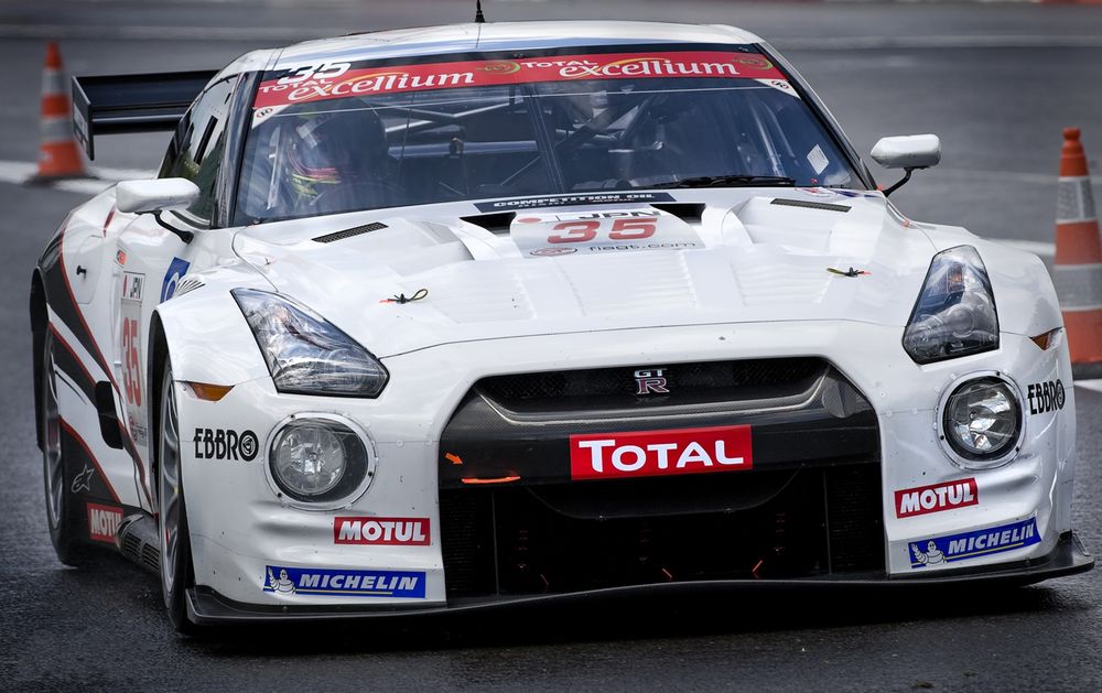 Обои для рабочего стола Авто Nissan Motorsports GT-R-1 на трассе