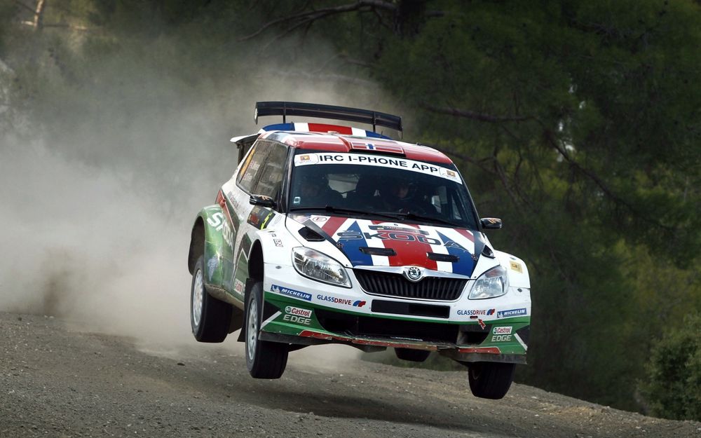 Обои для рабочего стола Авто Skoda fabia rally на скоростном спецучастке