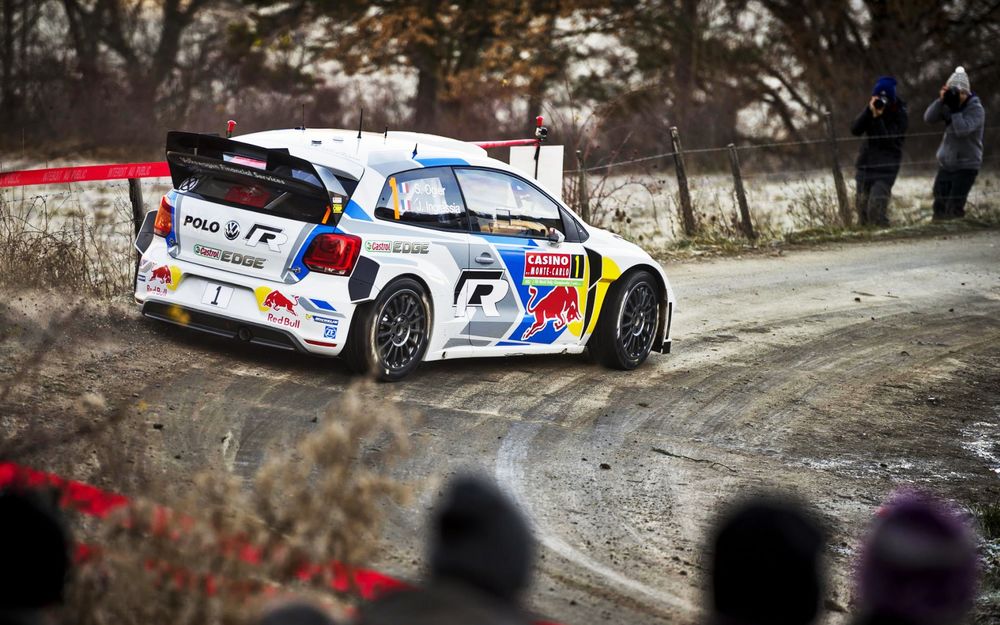 Обои для рабочего стола Авто Volkswagen polo wrc Себастьяна Ожьера на раллийной трассе