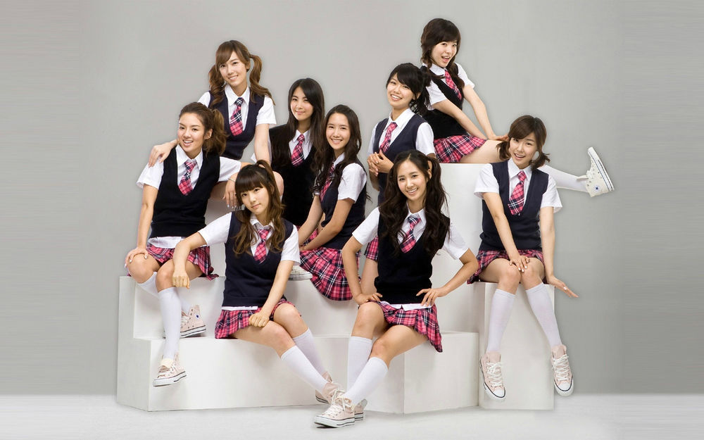 Обои для рабочего стола Girls generation, k-pop, азиатки в школьной форме позируют на сером фоне, Южная Корея