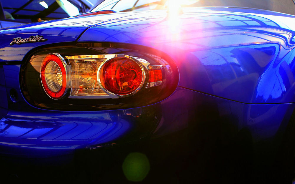 Обои для рабочего стола Задние правые приборы синего автомобиля Mazda MX5 roadster