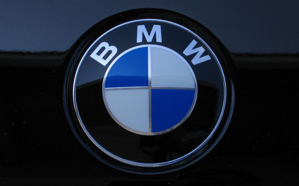 Обои для рабочего стола Значок логотип фирмы BMW