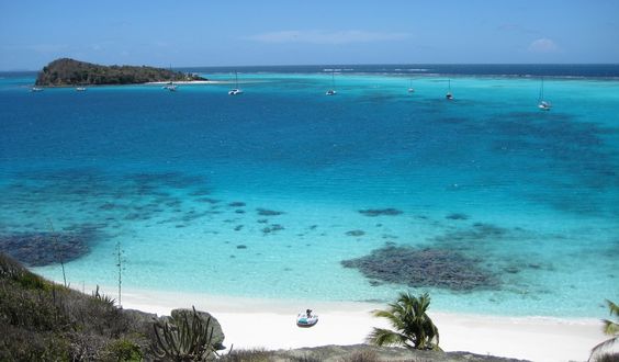 Обои на рабочий стол Рифы Тобаго / Tobago Cays, райские острова в Карибском море с белыми яхтами и лазурными берегами