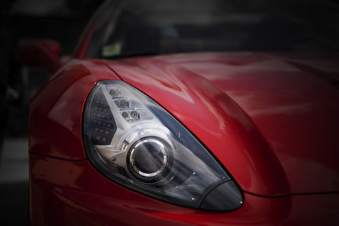 Обои на рабочий стол Фара красного Ferrari