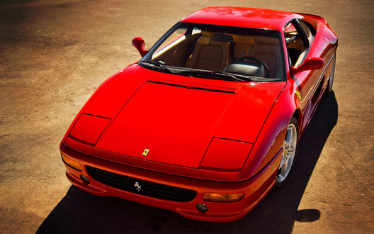 Обои на рабочий стол Ferrari на площадке
