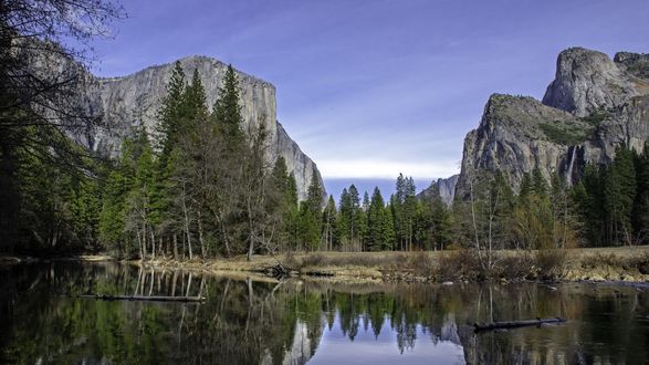 Обои на рабочий стол Вода, лес и горы