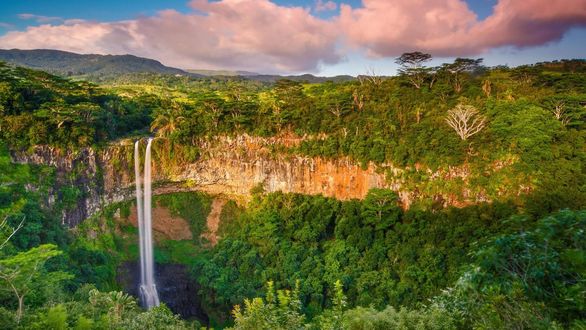Обои на рабочий стол Двойной водопад Шамарель / Chamarel с обрыва на Маврикии / Mauritius
