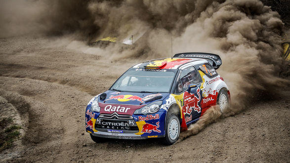 Обои на рабочий стол WRC Ралли Пртугалия. Citroen DS3 проходит вираж в клубах пыли