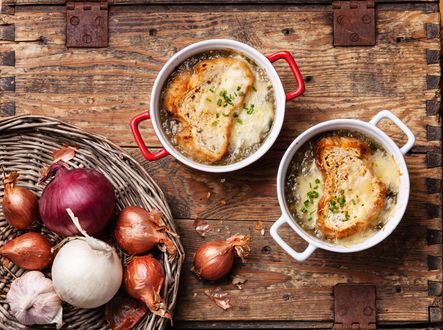 Обои на рабочий стол Пиалы с супом и овощами