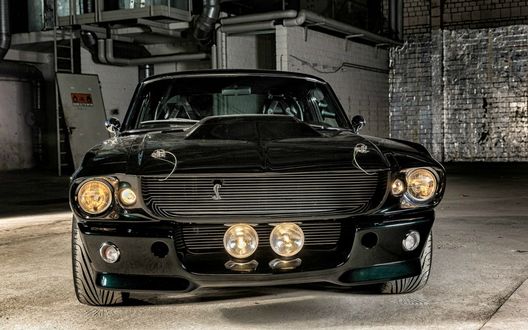 Обои на рабочий стол Ford Mustang Shelby GT 500 в боксе
