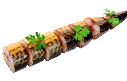 Обои на рабочий стол Нарезанная кусочками скумбрия